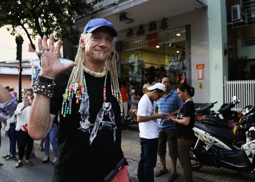 Phố người Hoa đông nghịt người trong Tết nguyên tiêu ảnh 14