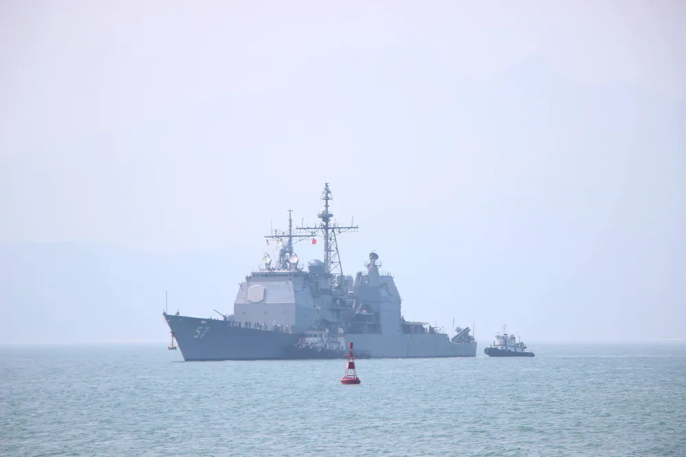 Tàu hộ tống của hải quân Mỹ đang tiến vào cảng Tiên Sa ảnh 7