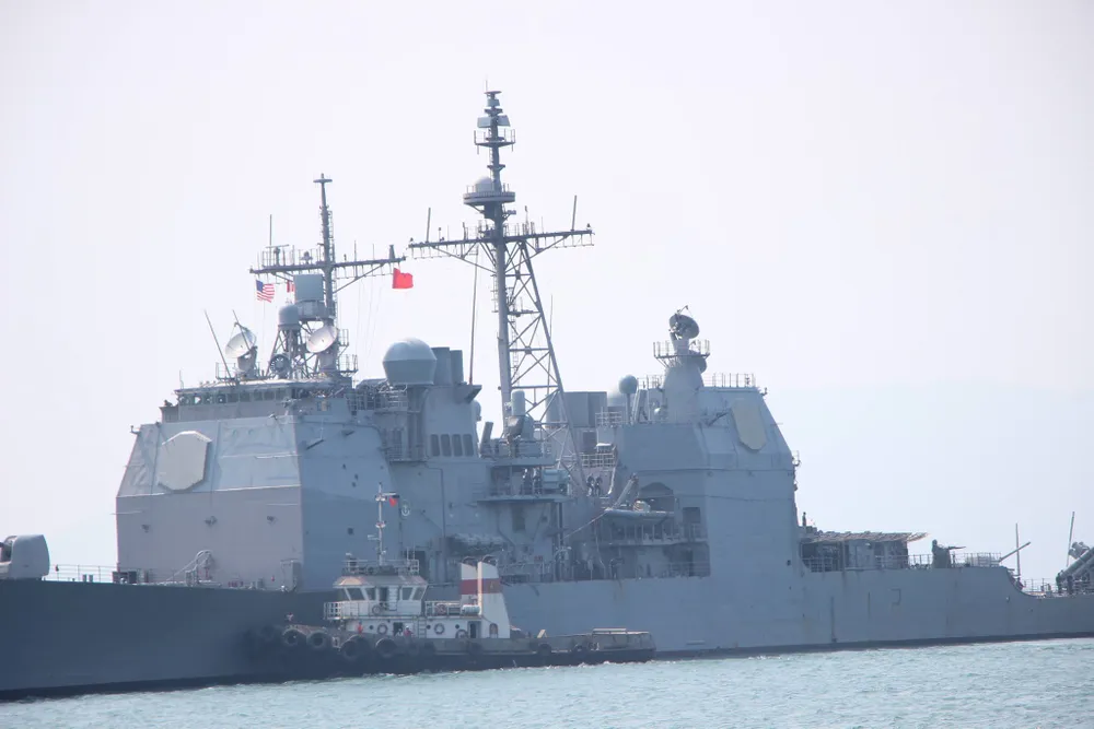 Tàu hộ tống của hải quân Mỹ đang tiến vào cảng Tiên Sa ảnh 10