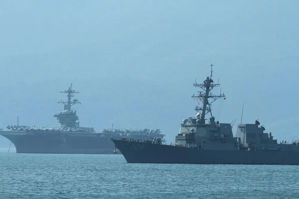 Uy lực 2 chiến hạm hộ tống tàu sân bay Mỹ đến Đà Nẵng ảnh 4