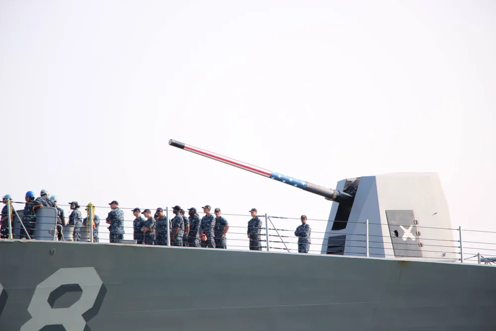 Uy lực 2 chiến hạm hộ tống tàu sân bay Mỹ đến Đà Nẵng ảnh 6