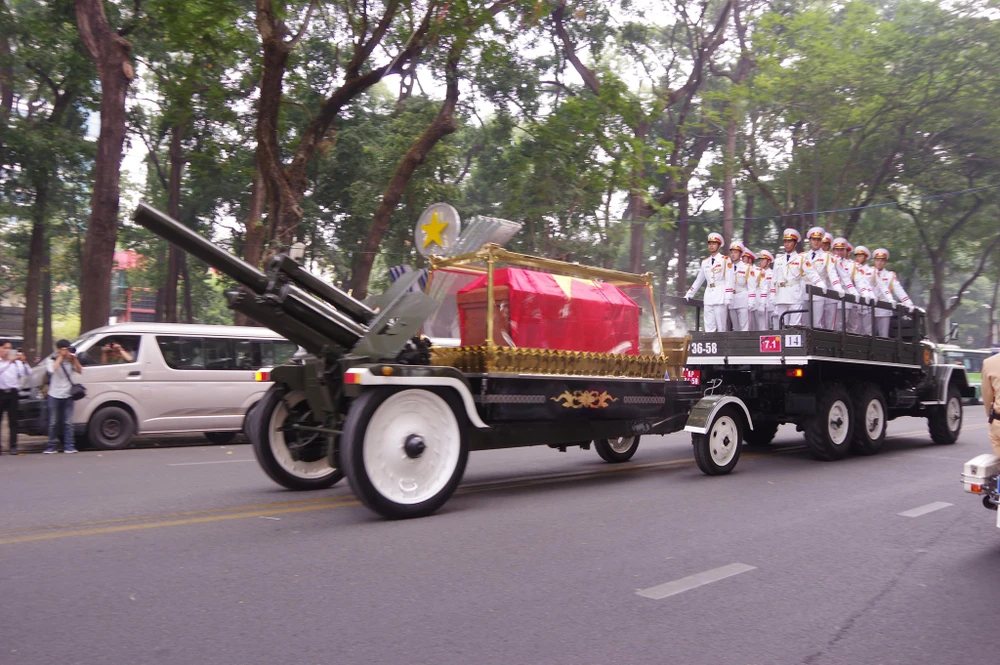 Linh xa đưa linh cữu bác Sáu Khải về đất mẹ Củ Chi ảnh 9