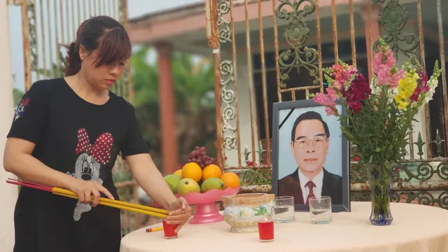 Dân lập bàn thờ đón linh cữu bác Sáu Khải về quê ảnh 8