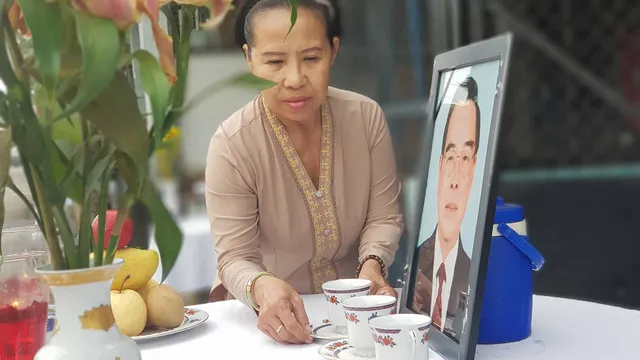 Dân lập bàn thờ đón linh cữu bác Sáu Khải về quê ảnh 10