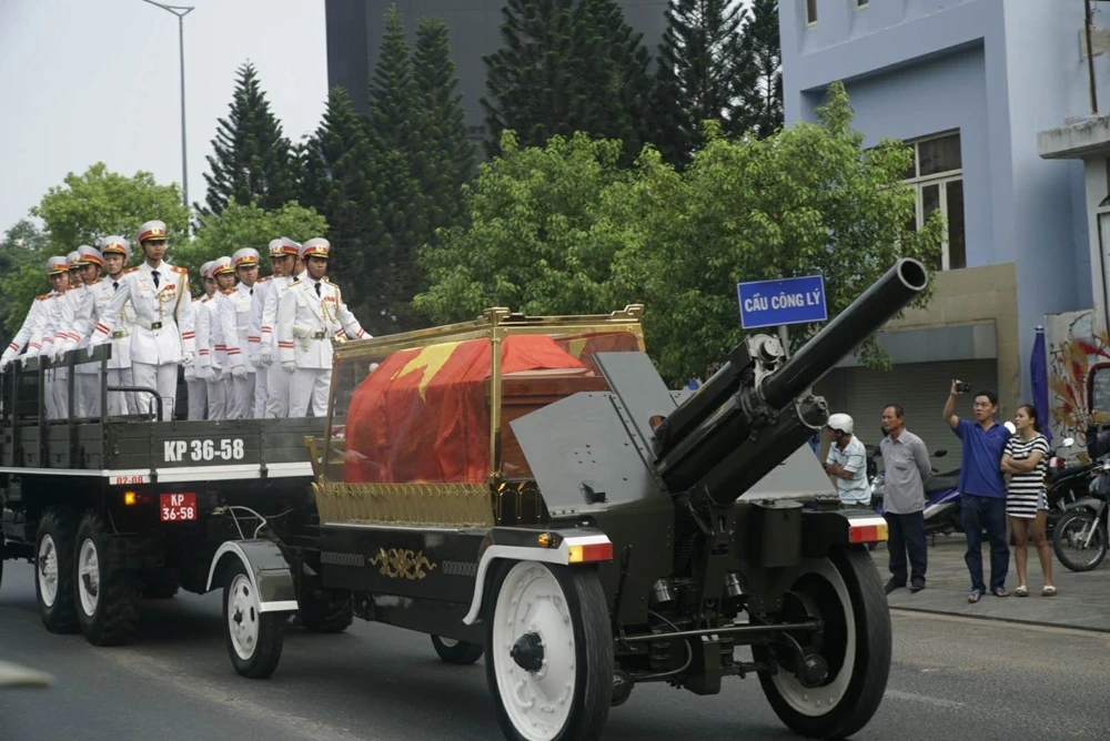 Linh xa đưa linh cữu bác Sáu Khải về đất mẹ Củ Chi ảnh 13