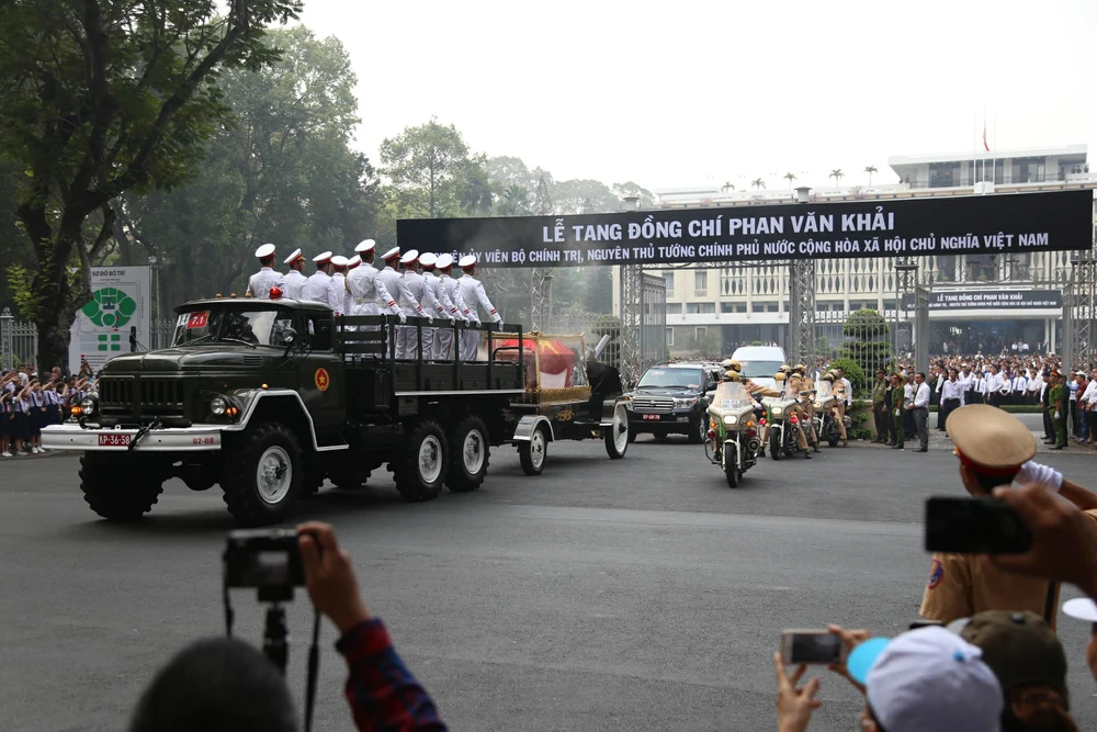 Linh xa đưa linh cữu bác Sáu Khải về đất mẹ Củ Chi ảnh 3