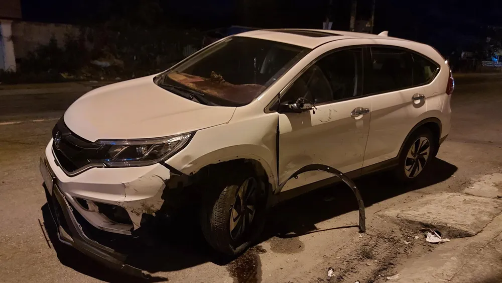 Sau khi xảy ra tai nạn, tài xế ô tô đã rời khỏi hiện trường. Sau khi xảy ra tai nạn, tài xế ô tô đã rời khỏi hiện trường.