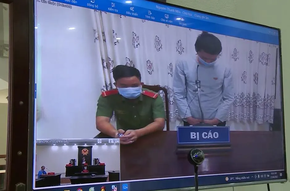 Các bị cáo được xét xử bằng hình thức trực tuyến tại các điểm cầu các huyện