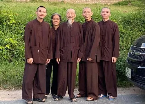 Những người ở "Tịnh thất Bồng Lai" đã bị bắt tạm giam. Những người ở "Tịnh thất Bồng Lai" đã bị bắt tạm giam.