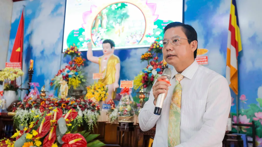 Phó Chủ tịch UBND tỉnh Phạm Tấn Hòa phát biểu tại ngày lễ Phật đản.