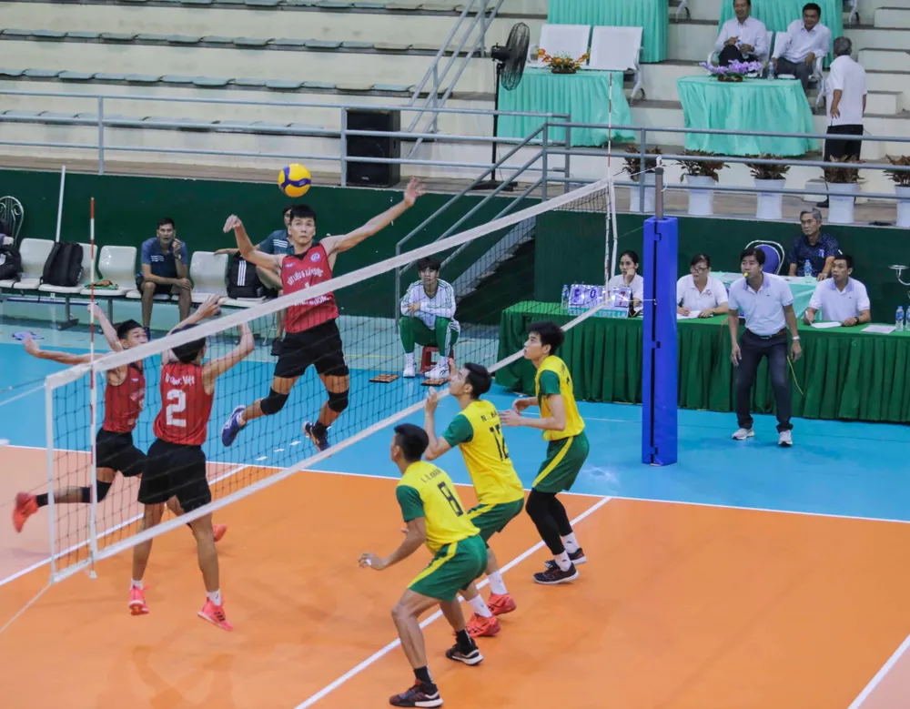 Các trận đấu diễn ra hấp dẫn với chất lượng chuyên môn cao Các trận đấu diễn ra hấp dẫn với chất lượng chuyên môn cao