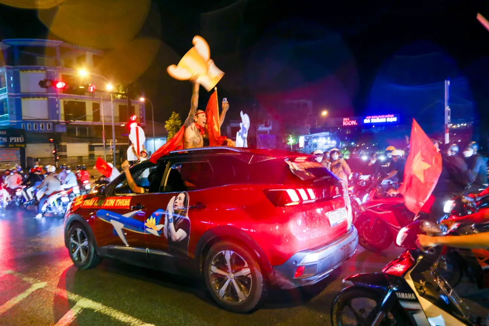 Người dân TP Tân An vui mừng trước chiến thắng của U23 Việt Nam