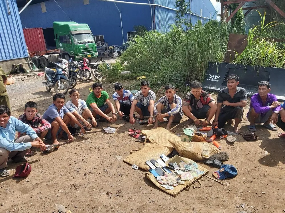 Long An: Triệt phá tụ điểm đá gà hơn 100 triệu đồng ảnh 1 Long An: Triệt phá tụ điểm đá gà hơn 100 triệu đồng ảnh 1