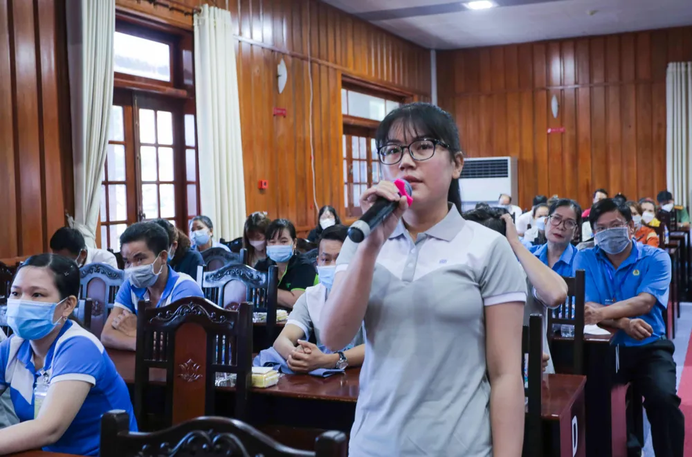 Chị Lê Thị Kim Thoa ý kiến cần sớm nâng lương tối thiểu vùng