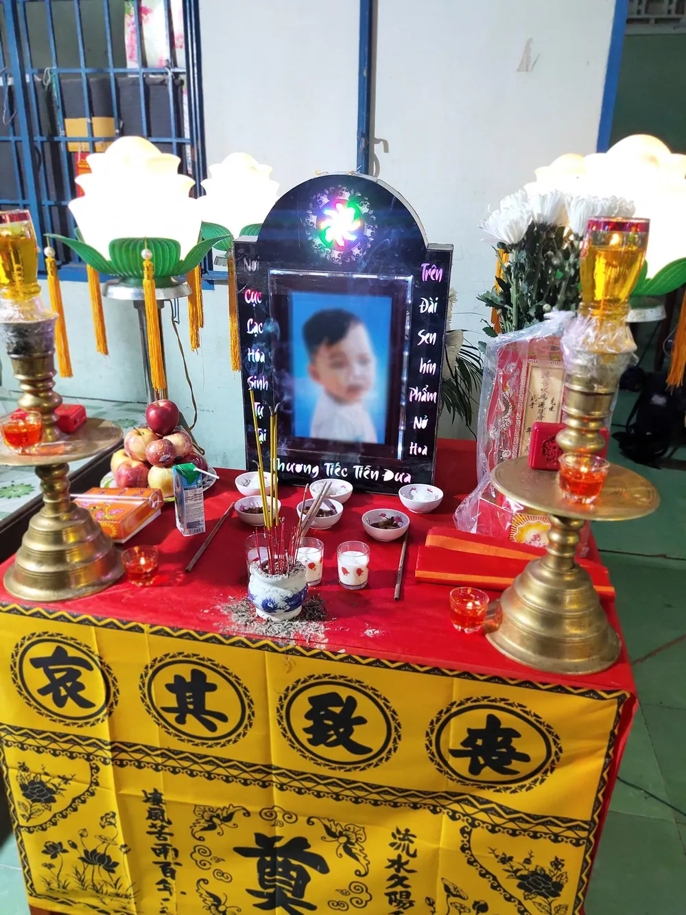 Bé P. đã được gia đình tổ chức hậu sự. Ảnh: HD Bé P. đã được gia đình tổ chức hậu sự. Ảnh: HD