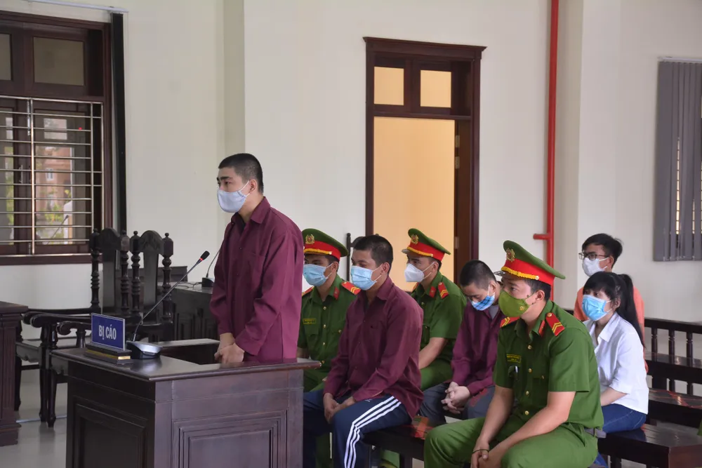 Các bị cáo tại phiên tòa xét xử