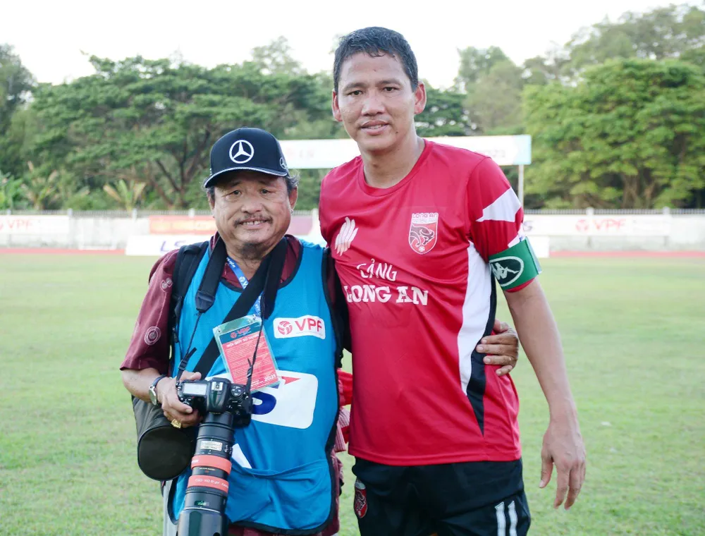 Anh Trần Anh Tuấn và cầu thủ Nguyễn Anh Đức