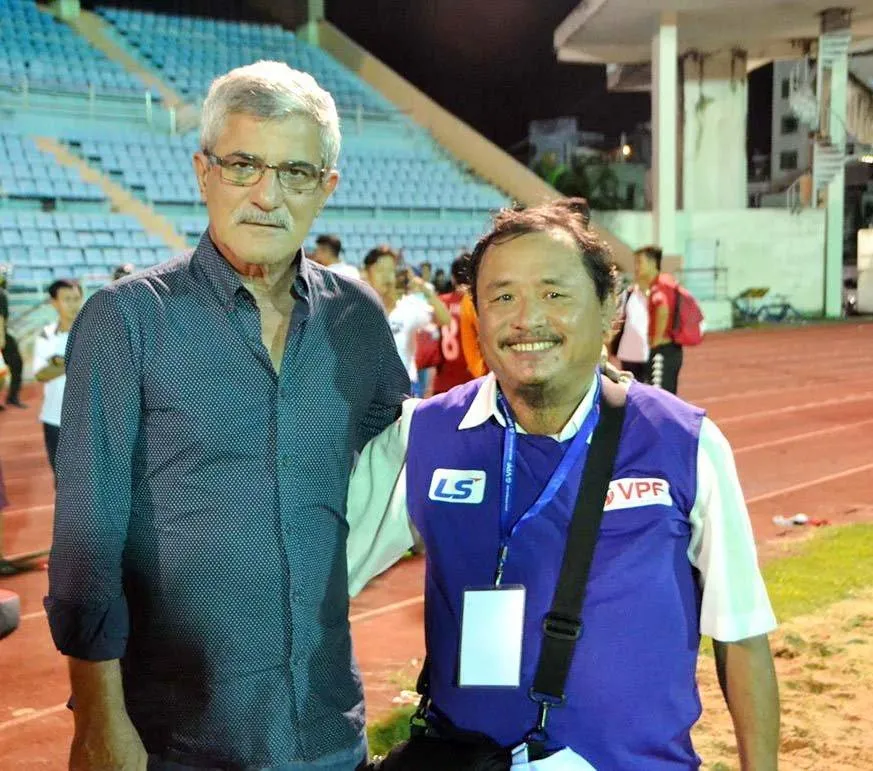 Anh Trần Anh Tuấn và HLV Calisto - cựu HLV Đồng Tâm Long An