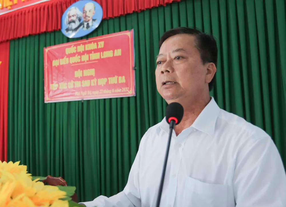 Ông Nguyễn Chí Thiện - Phó GĐ Sở NN&PTNT phát biểu trả lời các ý kiến của cử tri Ông Nguyễn Chí Thiện - Phó GĐ Sở NN&PTNT phát biểu trả lời các ý kiến của cử tri