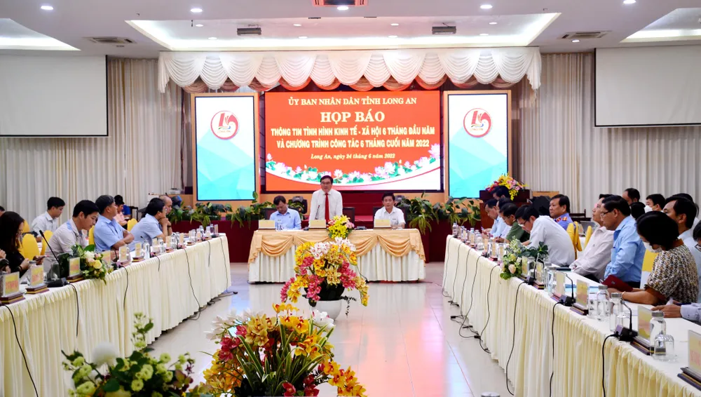 Quang cảnh buổi họp báo.