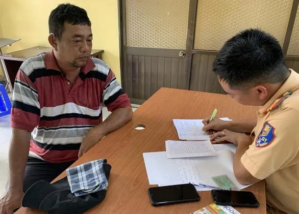 Tài xế Dương Minh Thảo thừa nhận hành vi vi phạm của mình. Ảnh CACC Tài xế Dương Minh Thảo thừa nhận hành vi vi phạm của mình. Ảnh CACC