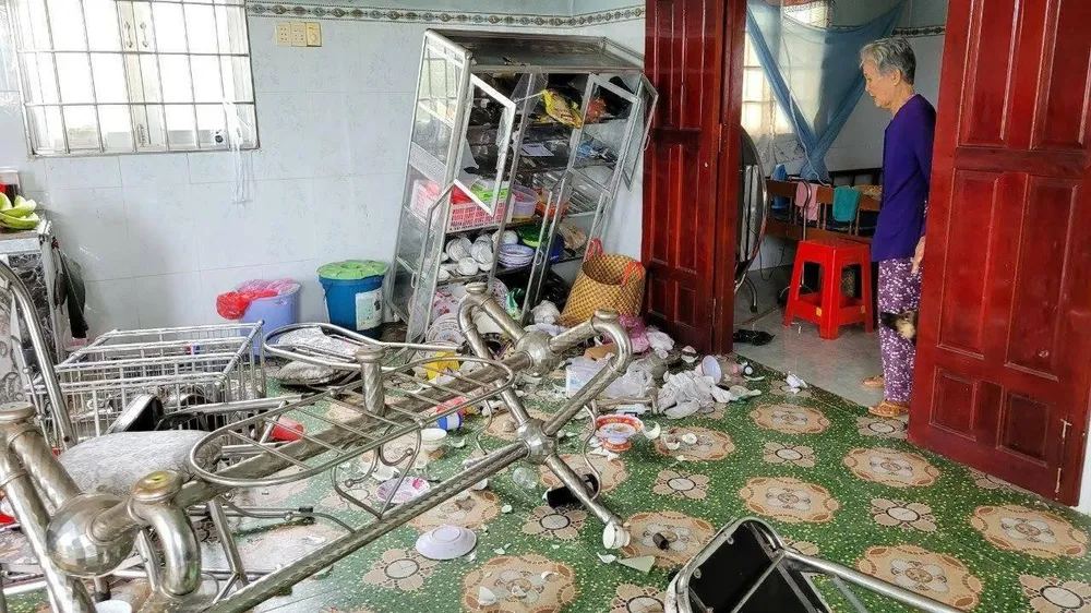 Hiện trường đồ đạc, tài sản của gia đình cụ bà 78 tuổi đã bị đập phá