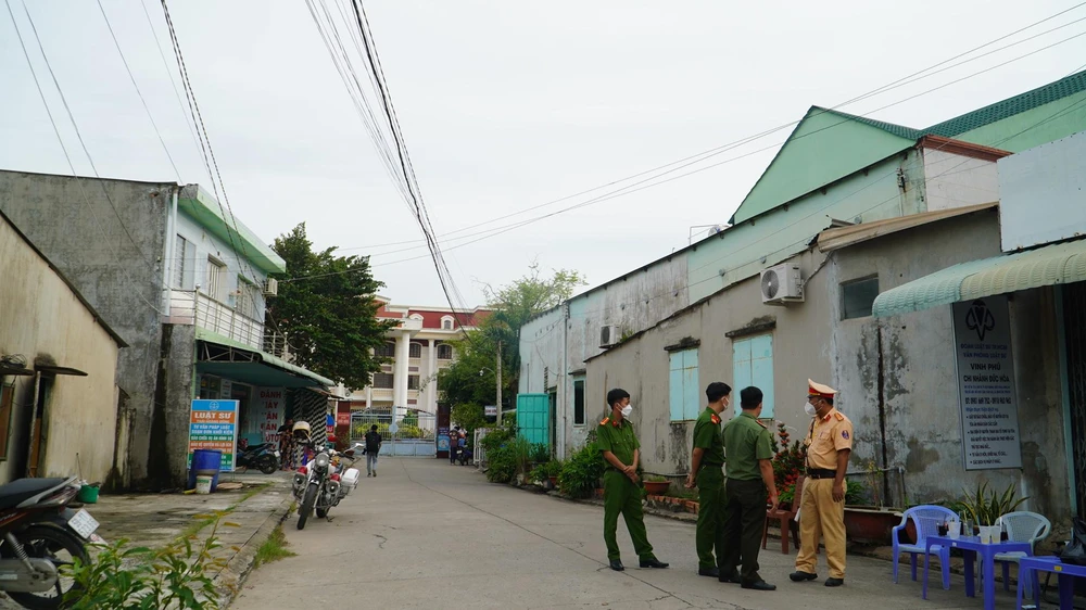 Lực lượng chức năng có mặt từ sớm để bảo vệ an ninh phiên tòa
