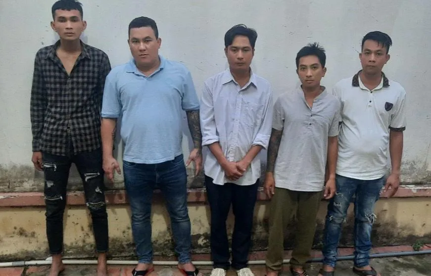 Các đối tượng bị Công an huyện Bến Lức tạm giữ hình sự Các đối tượng bị Công an huyện Bến Lức tạm giữ hình sự