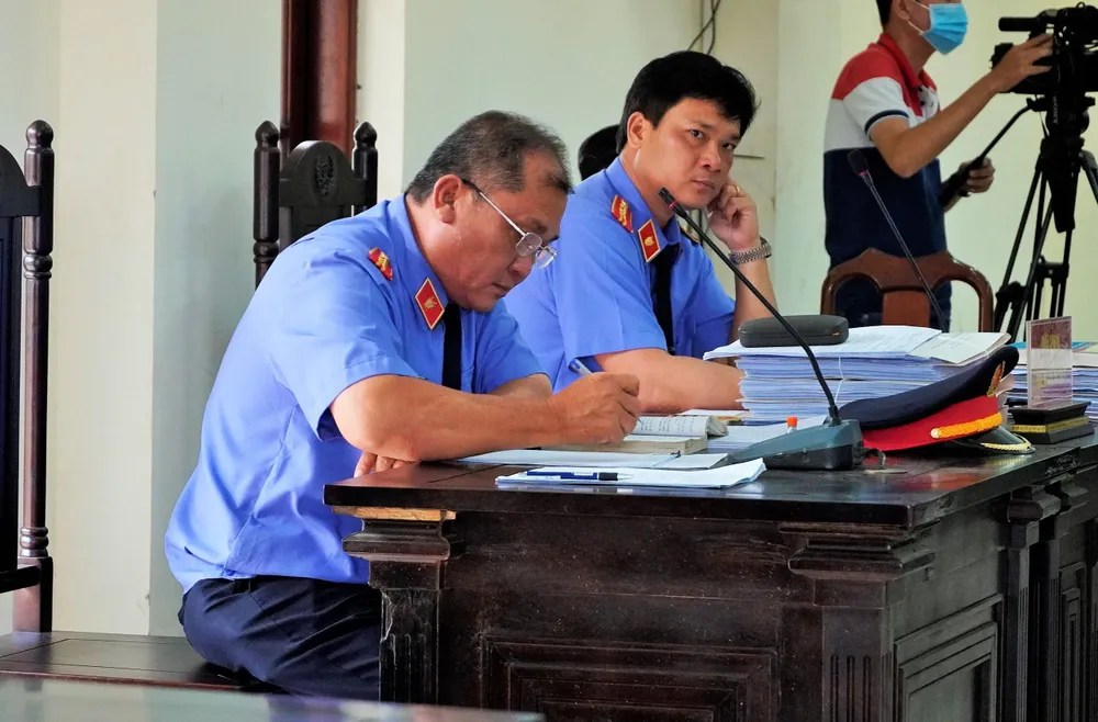 Đại diện VKS đưa ra quan điểm giữ nguyên cáo trạng truy tố Đại diện VKS đưa ra quan điểm giữ nguyên cáo trạng truy tố