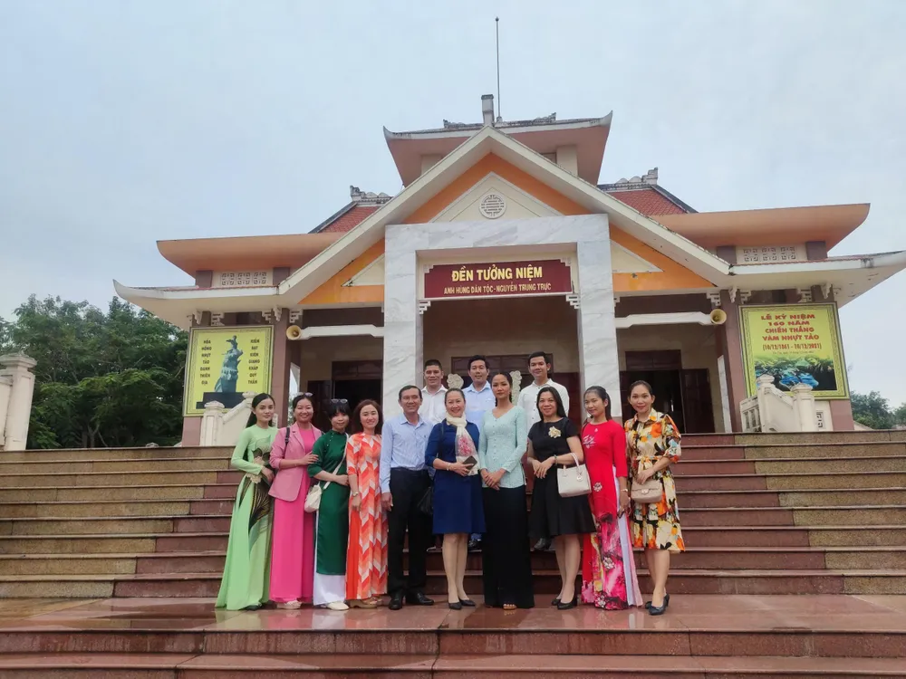 Hoa hậu H’hen Niê tin tưởng bản thân làm tốt vai trò đại sứ truyền thông cho tỉnh Long An Hoa hậu H’hen Niê tin tưởng bản thân làm tốt vai trò đại sứ truyền thông cho tỉnh Long An