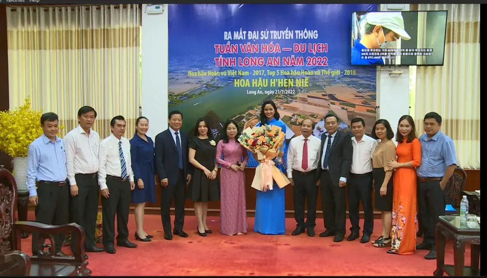 Hoa hậu H’hen Niê và các đại biểu tại buổi ra mắt đại sứ Truyền thông Tuần Văn hóa - Du lịch tỉnh Long An năm 2022 Hoa hậu H’hen Niê và các đại biểu tại buổi ra mắt đại sứ Truyền thông Tuần Văn hóa - Du lịch tỉnh Long An năm 2022
