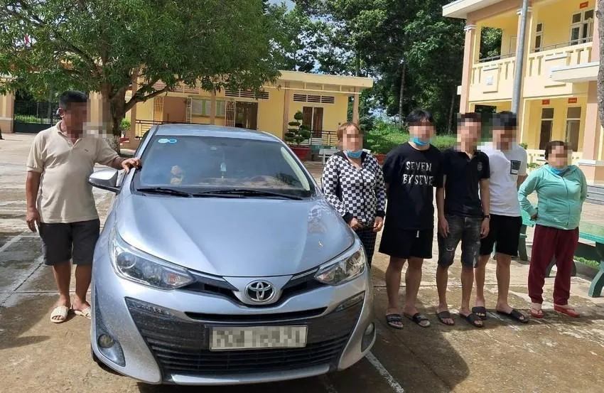 Những người xuất cảnh trái phép bị Đồn Biên phòng cửa khẩu Mỹ Quý Tây bắt giữ. Ảnh: CACC