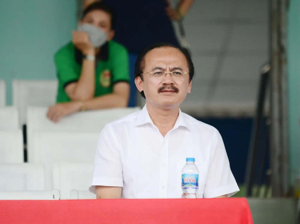 Bầu Thắng đến dự khán trận đấu giữa Long An và Quảng Nam. Ảnh: Anh Tuấn Bầu Thắng đến dự khán trận đấu giữa Long An và Quảng Nam. Ảnh: Anh Tuấn