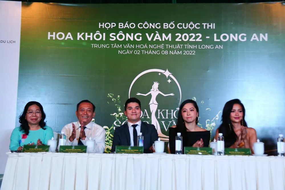 Buổi họp báo cuộc thi "Hoa Khôi Sông Vàm 2022" Buổi họp báo cuộc thi "Hoa Khôi Sông Vàm 2022"