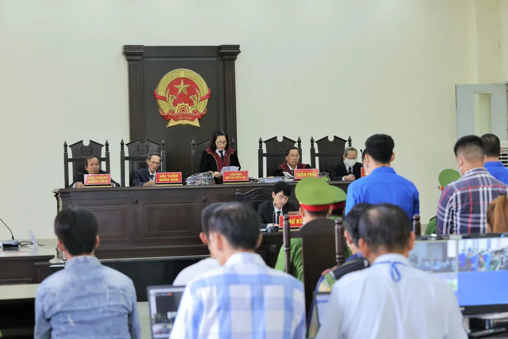 Phiên tòa xét xử bị cáo Tô Nhựt Khanh và đồng phạm