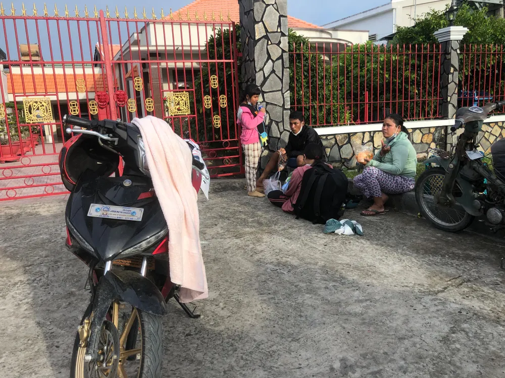 Người dân từ miền Tây trở lại TP.HCM làm việc, ùn ứ khi qua Long An ảnh 3