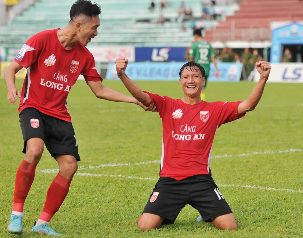 Long An có chiến thắng cách biệt với tỷ số 6-2. Ảnh: TRẦN ANH TUẤN