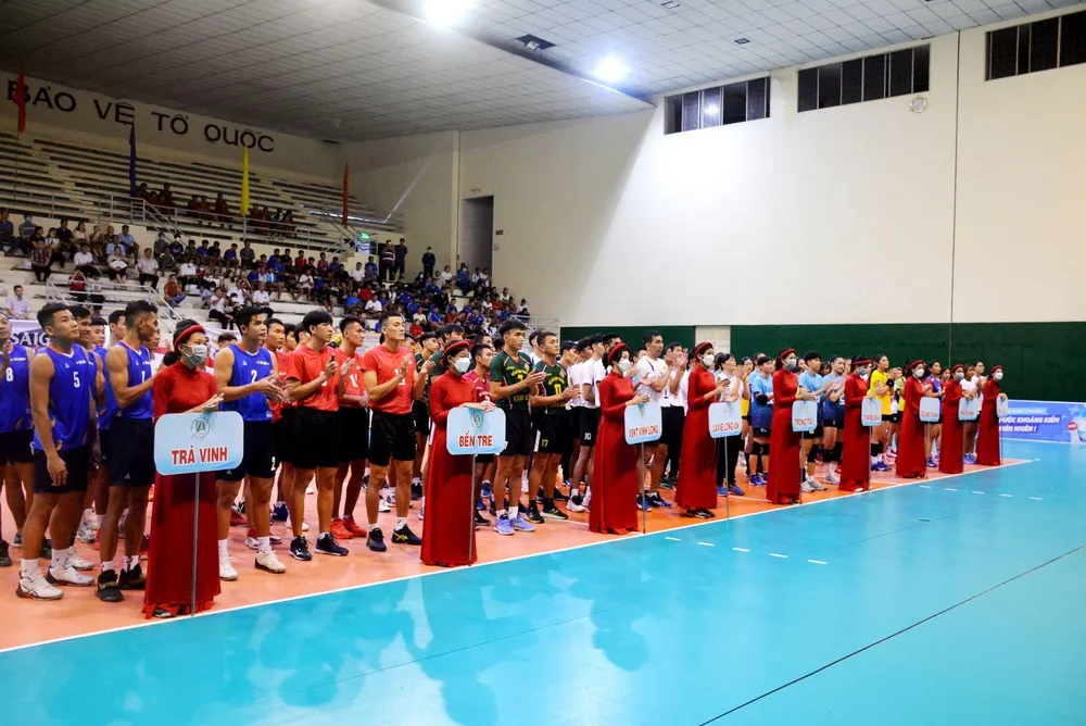 Các đội bóng tham dự giải đấu. Ảnh: CTV