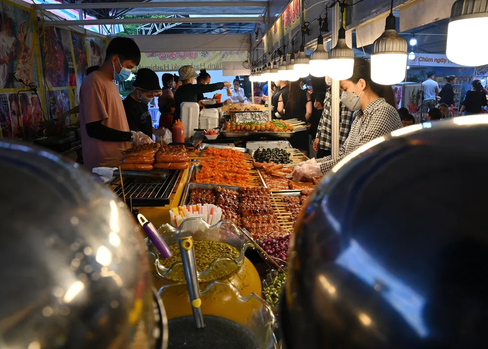 Lễ hội ẩm thực đường phố thu hút nhiều du khách đến thưởng thức. Ảnh: HD Lễ hội ẩm thực đường phố thu hút nhiều du khách đến thưởng thức. Ảnh: HD