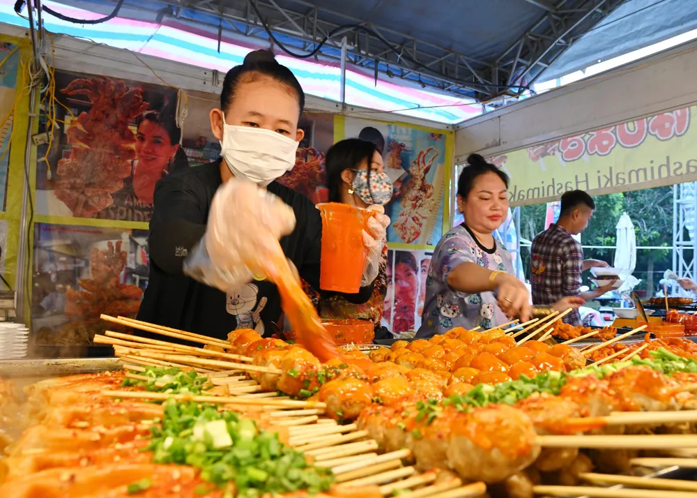 Có gần 200 gian hàng tham gia trong lễ hội ẩm thực và hội chợ. Ảnh: HD Có gần 200 gian hàng tham gia trong lễ hội ẩm thực và hội chợ. Ảnh: HD