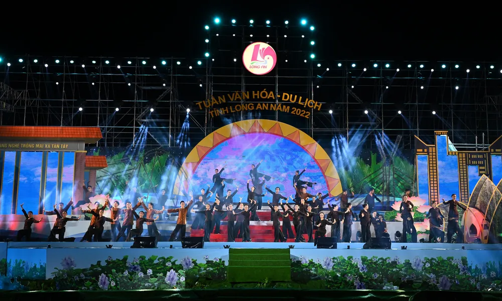 Chương trình văn nghệ khai mạc "Tuần Văn hóa - du lịch". Ảnh: HD Chương trình văn nghệ khai mạc "Tuần Văn hóa - du lịch". Ảnh: HD