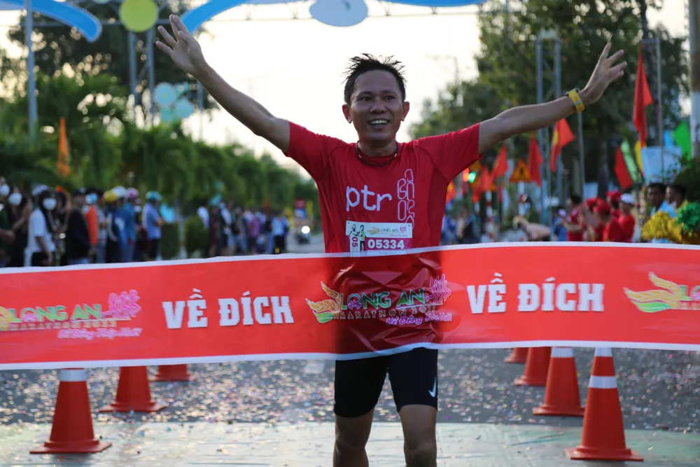 Các VĐV rất quyết tâm thi đấu để về đích đầu tiên. Ảnh: CTV Các VĐV rất quyết tâm thi đấu để về đích đầu tiên. Ảnh: CTV