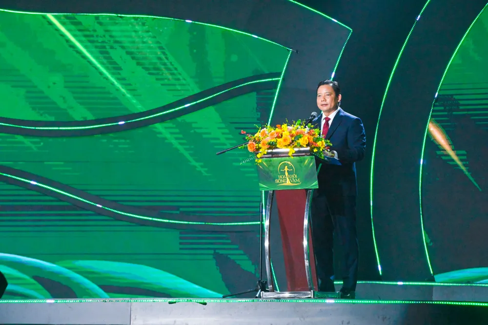 PCT UBND tỉnh Long An- Phạm Tấn Hòa phát biểu tại đêm chung kết. Ảnh: HD