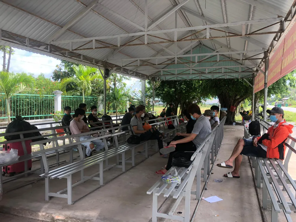 34 công dân về nước tại nhà chờ Đồn Biên phòng Mỹ Quý Tây. Ảnh: HUỲNH DU 34 công dân về nước tại nhà chờ Đồn Biên phòng Mỹ Quý Tây. Ảnh: HUỲNH DU