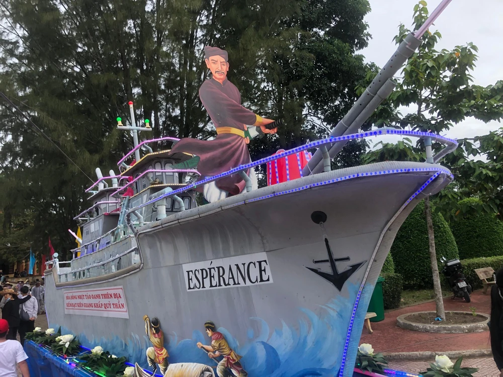 Tàu L’Espérance được các nghệ nhân tái hiện lại tại Khu di tích lịch sử Vàm Nhựt Tảo. Ảnh: HUỲNH DU