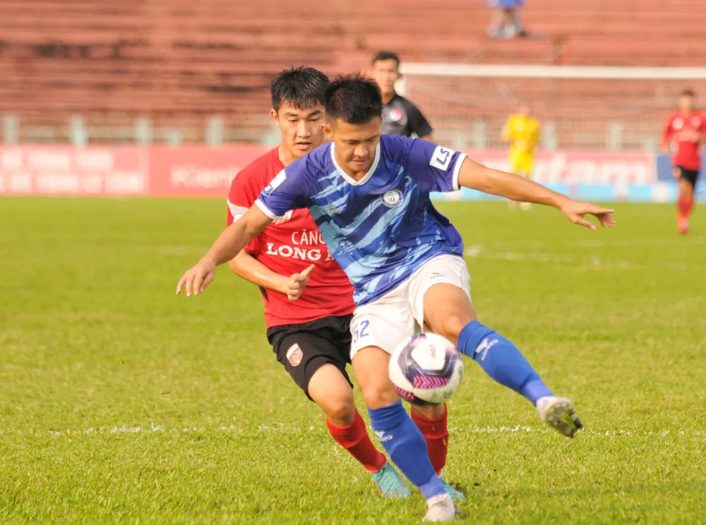 Các cầu thủ Khánh Hòa đã nhập cuộc hưng phấn với 2 bàn thắng có được trong hiệp một. Ảnh: TRẦN ANH TUẤN Các cầu thủ Khánh Hòa đã nhập cuộc hưng phấn với 2 bàn thắng có được trong hiệp một. Ảnh: TRẦN ANH TUẤN