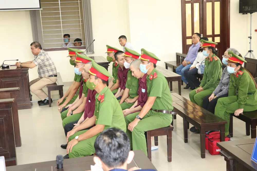 Các bị cáo tại phiên tòa xét xử. Ảnh: HUỲNH DU Các bị cáo tại phiên tòa xét xử. Ảnh: HUỲNH DU