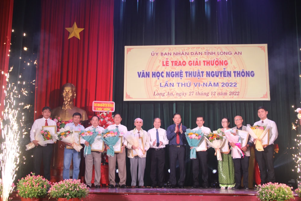 Hội đồng Giải thưởng Văn học nghệ thuật Nguyễn Thông chọn ra 18 tác giả với 20 tác phẩm để trao giải. Ảnh: CTV