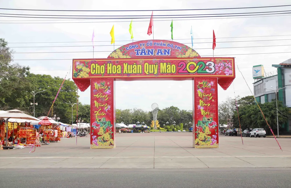 Chợ Hoa xuân Quý Mão đã sẳn sàng phục vụ người dân. Ảnh: HUỲNH DU