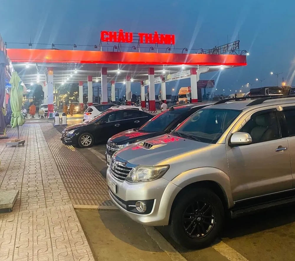 Vị trí nơi xe anh C đậu lúc 2 giờ ngày 27-1 và bị kẻ trộm đột nhập lấy đi túi xách. Ảnh: NNCC Vị trí nơi xe anh C đậu lúc 2 giờ ngày 27-1 và bị kẻ trộm đột nhập lấy đi túi xách. Ảnh: NNCC